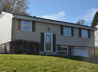 420 Carolina Dr, Oakdale, PA 15071