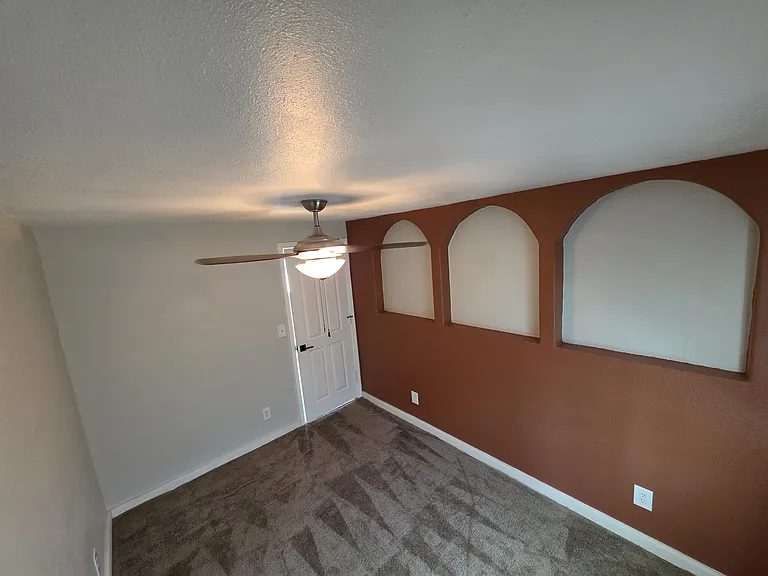 2803 E Monroe St — Photo 11
