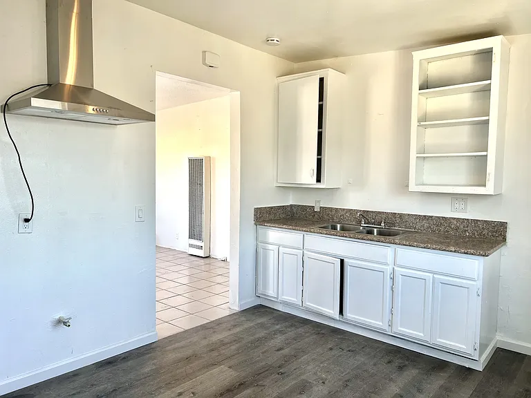 1165 E 59th Pl — Photo 1