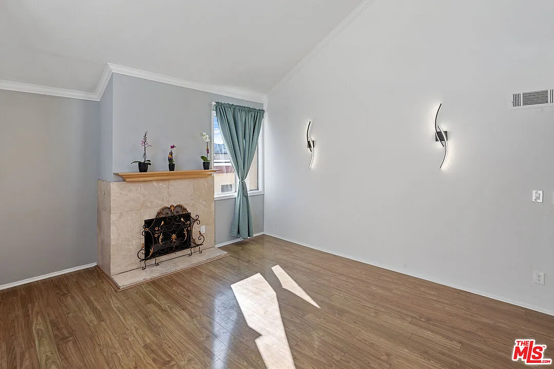 2 bed, 1137 sqft, $3,250 — Photo 3