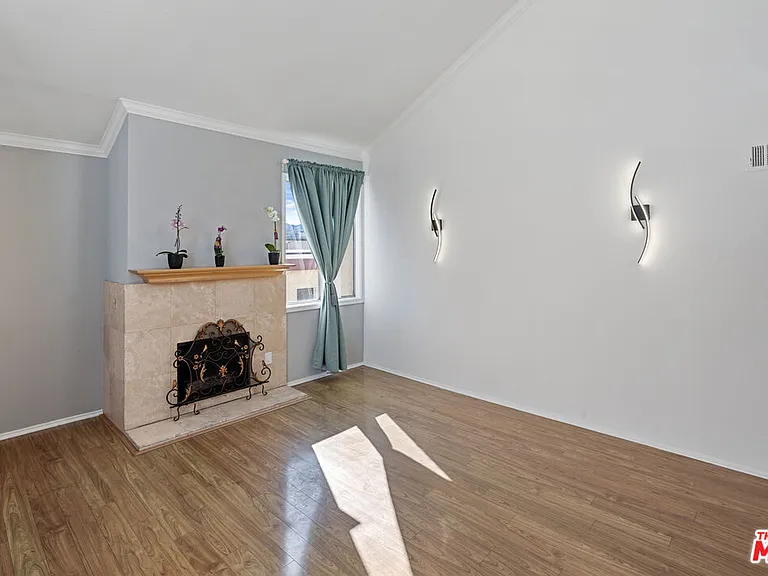 5325 Newcastle Ave #312 — Photo 3