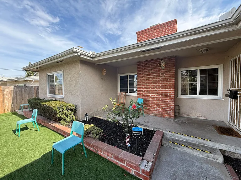 5223 E Falls View Dr — Photo 3