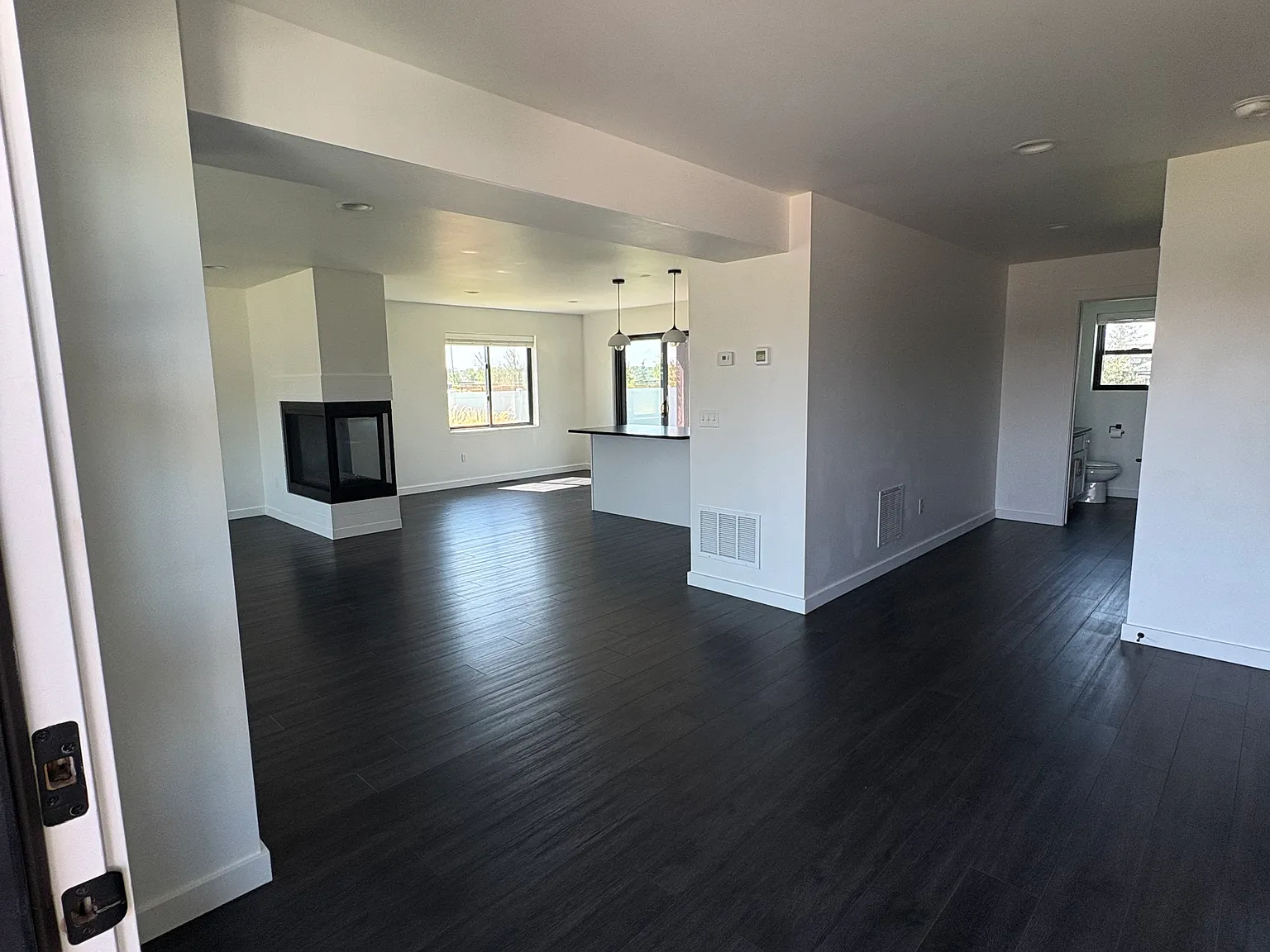 4 bed, 2.5 bath, $4,550 — Photo 3