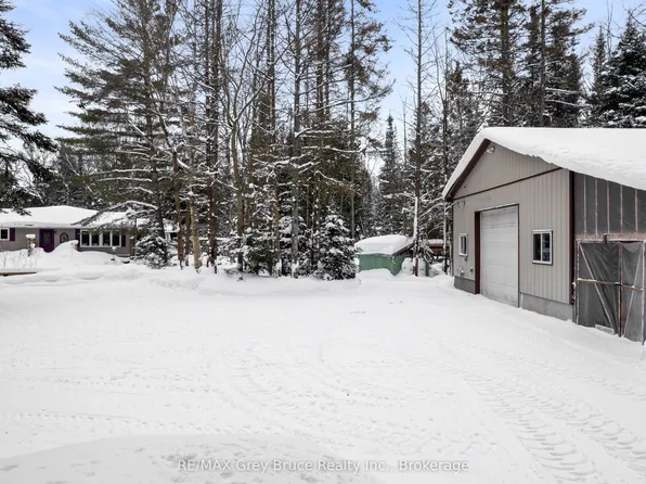 33 Woodstock Ave, Northern Bruce Peninsula, ON N0H 2M0