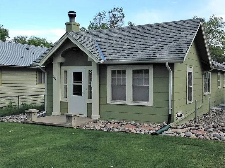 532 Parkhill Dr — Photo 1