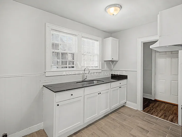 1052 National St — Photo 14