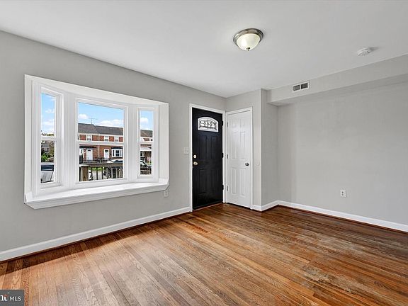 4th image of 956 Middlesex Rd