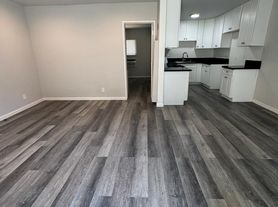 18552 Clark St, Tarzana, CA