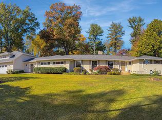 2118 Carrhill Rd, Vienna, VA 22181