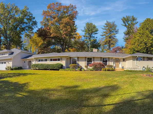 2118 Carrhill Rd, Vienna, VA 22181