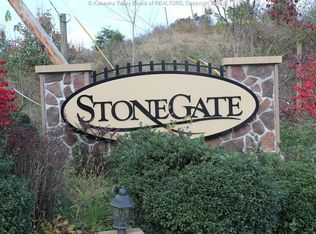 4 Stonegate Dr, Hurricane, WV 25526