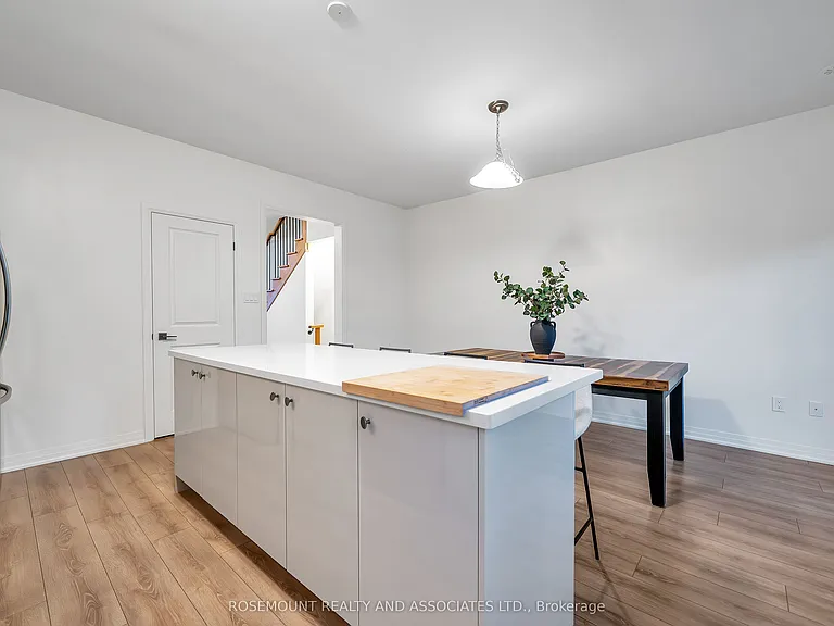 9 Esquire Way — Photo 17
