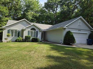 139 E Hickory Ridge Dr, Midland, MI 48642