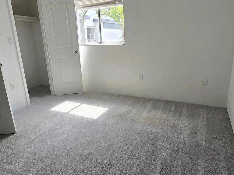1917 Maravilla Ave #33 — Photo 18