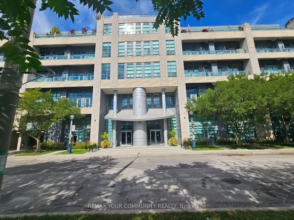 380 Macpherson Ave #210, Toronto, ON M4V 3E3