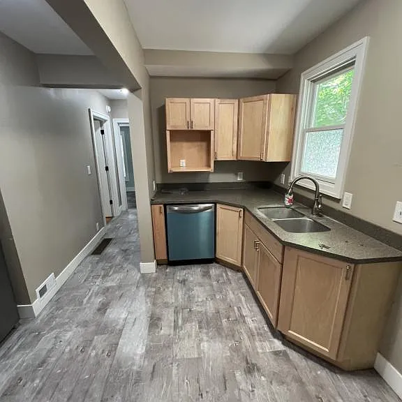 718 Locust St #4 — Photo 8