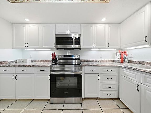 4th image of 9100 Park Blvd APT 6
