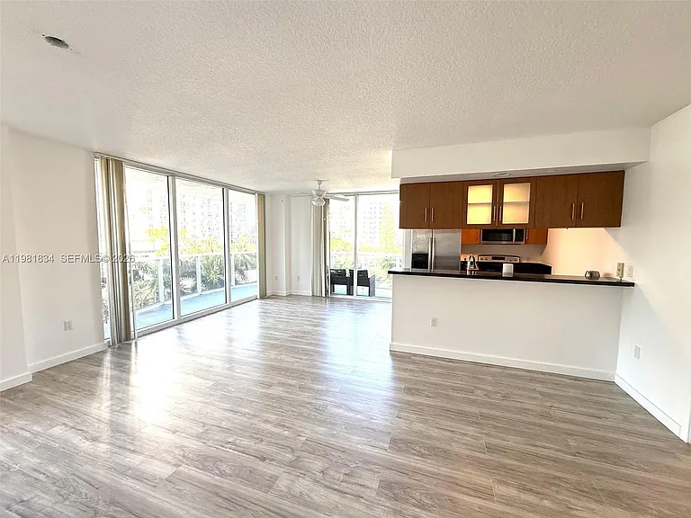 601 NE 23rd St #605 — Photo 3