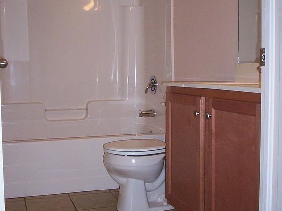 5th image of 2501 Gladstone Cir Unit 102