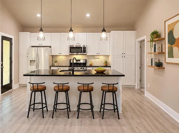 3 bed, 2.0 bath, 1170 sqft, $2,500 — Photo 3