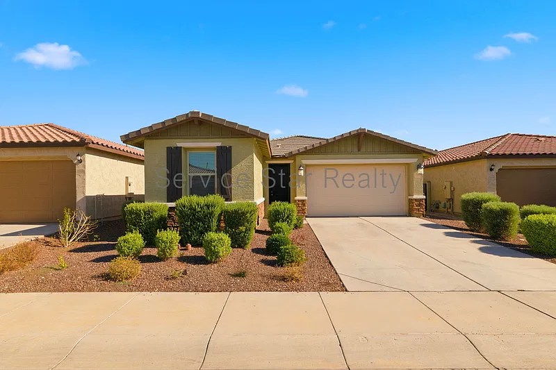 3 bed, 2.0 bath, 1668 sqft, $2,350 — Photo 2