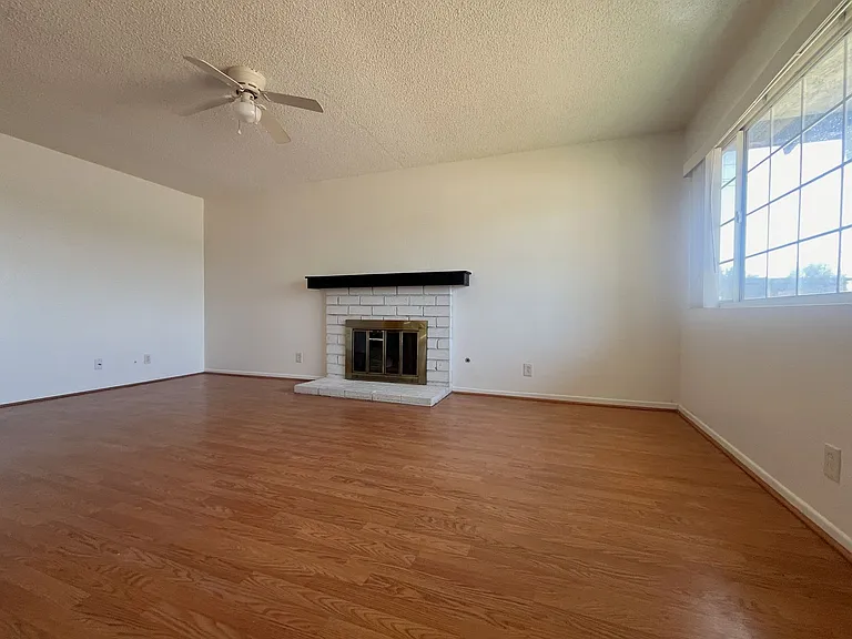 1602 James Ct — Photo 5