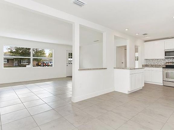 5th image of 414 Tangelo Dr