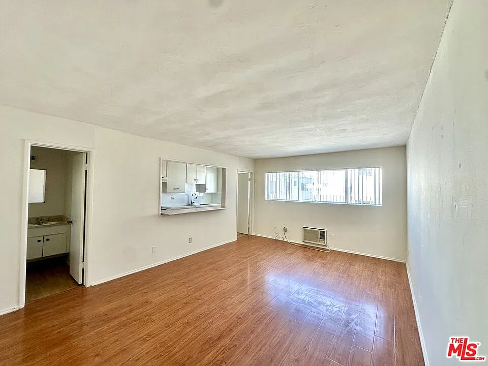 Studio, 1.0 bath, 575 sqft, $1,500 — Photo 2