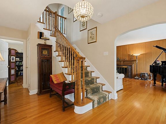 3rd image of 14 Wallace Rd
