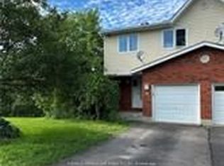 35 Vermont Mdw, Petawawa, ON K8H3N4