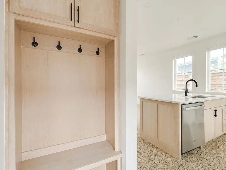 1032 Hangar Dr — Photo 11