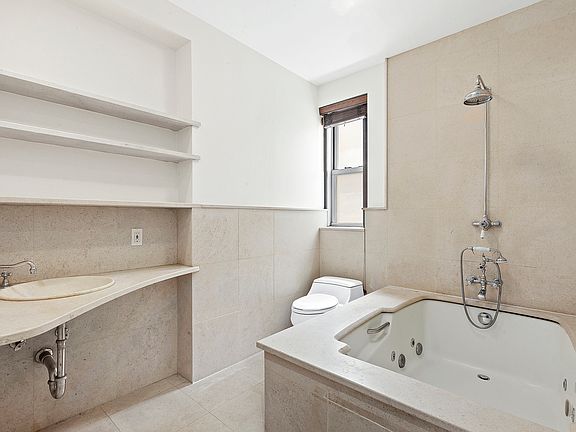 5th image of 210 W 19th St APT 5A