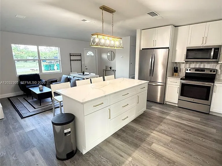 801 Brodhag Dr — Photo 2