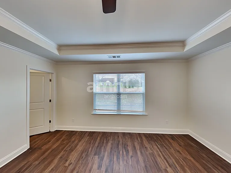 2128 Williamshire Ln — Photo 12