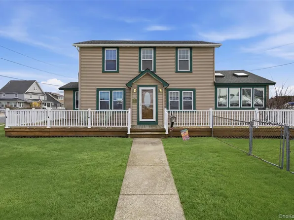 264 S Bayview Avenue, Amityville, NY 11701