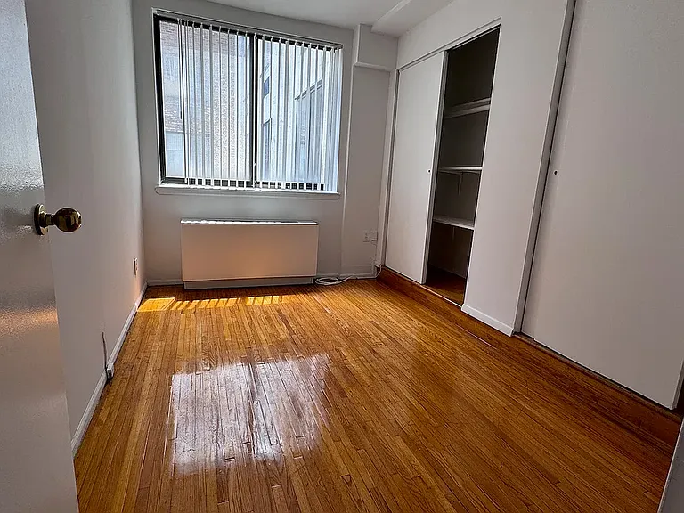 121 E 12th St #5I — Photo 8
