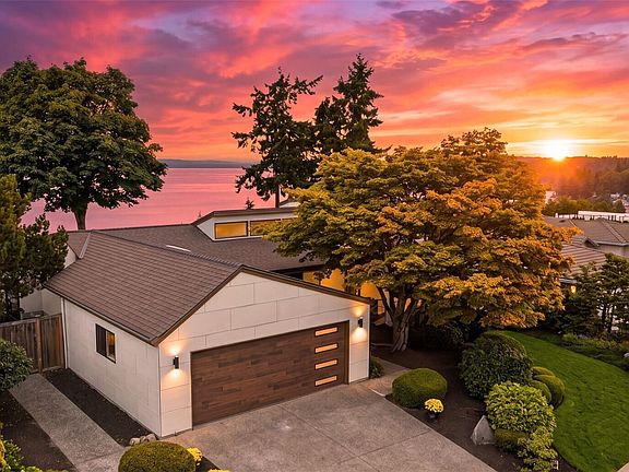 3rd image of 824 S Marine Hills Way