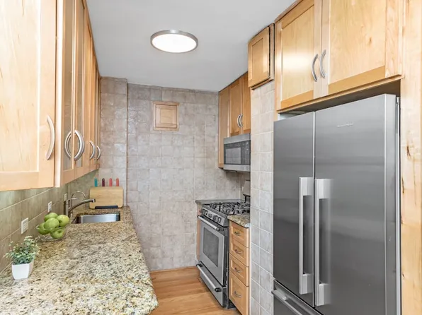 155 East 38th Street image 11 of 14