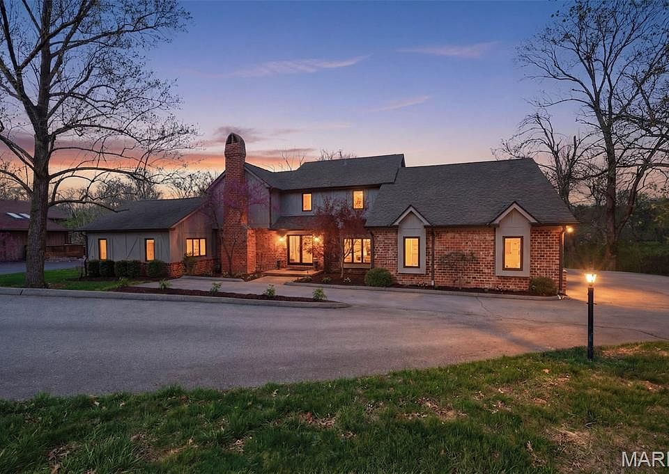 1st image of 824 Bluespring Ln