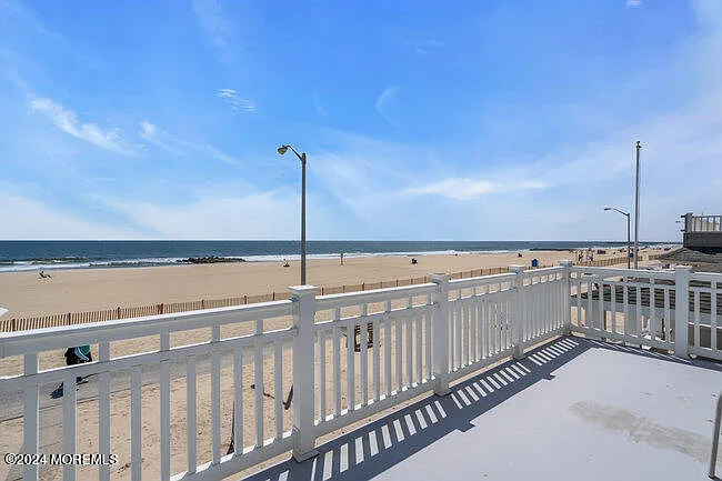 157 Beachfront Front — Photo 34
