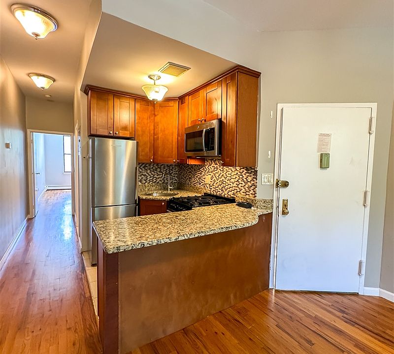 1st image of 18-02 Astoria Blvd #2R