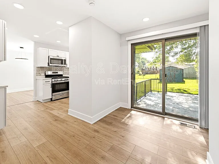 106 Hawthorne Dr — Photo 7