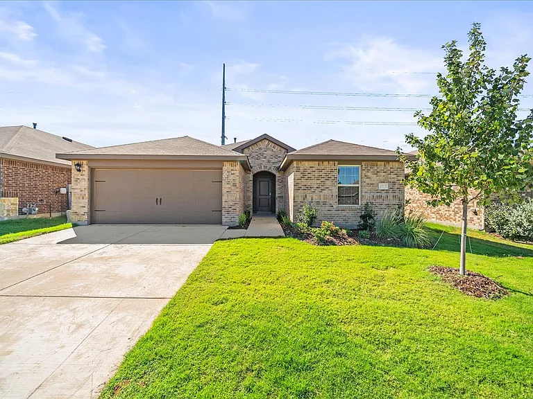 1532 Skyline Dr — Photo 1