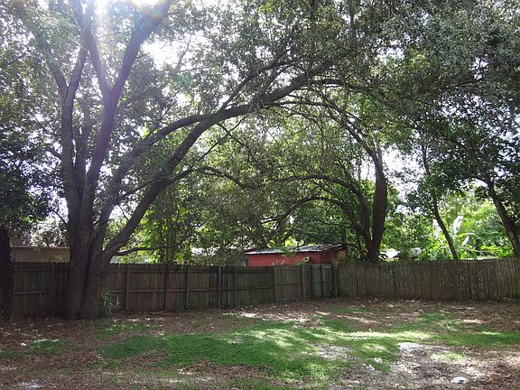 4th image of 1030 Emerald Dr