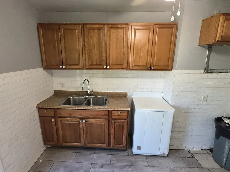 2505 Redwood Ave — Photo 8