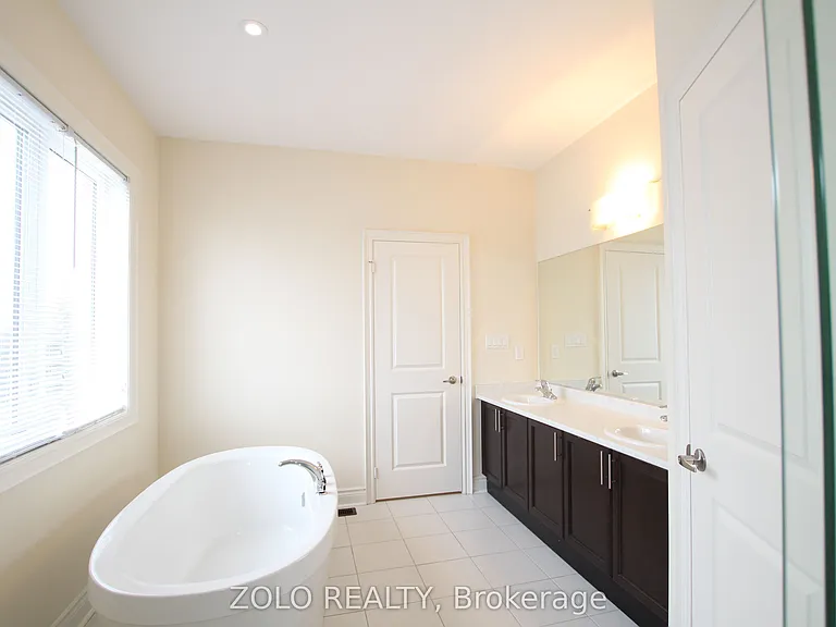 64 Cayton Cres — Photo 37