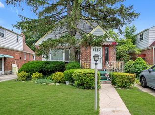 8265 250th St, Bellerose, NY 11426