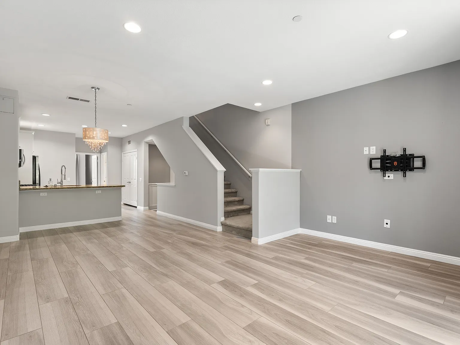 8620 Belford Avenue #606 — Photo 2
