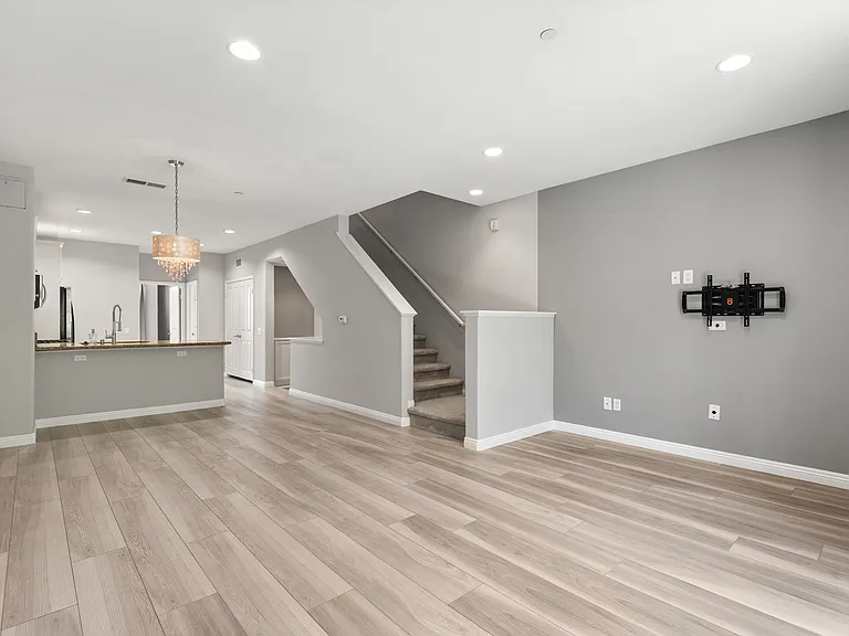 8620 Belford Ave #606 — Photo 2