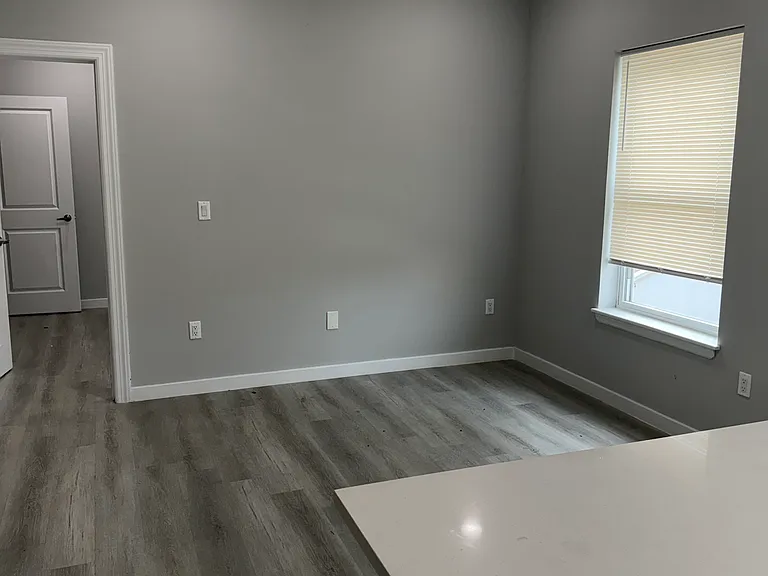 98 12th Ave #1 — Photo 3